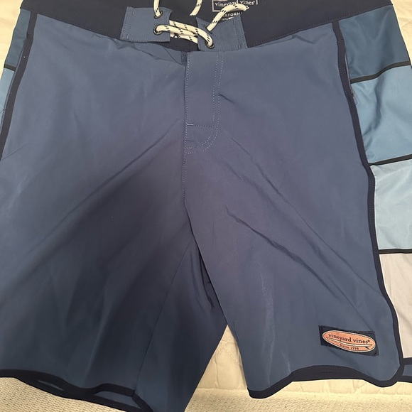 Vineyard Vines Mens swim shorts, size 32 blue, worn once - Picture 1 of 4